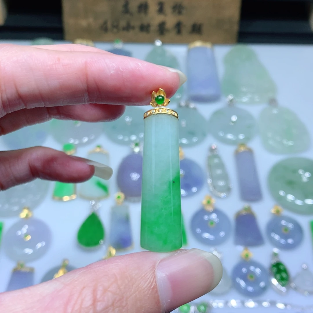 翡翠吊坠(不含链)18K金镶嵌