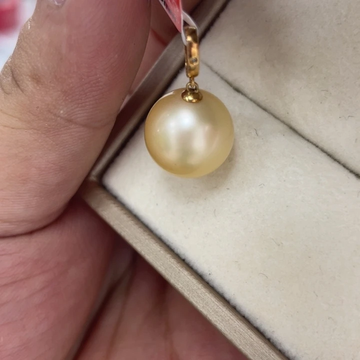 18K金镶嵌颈饰海水珍珠