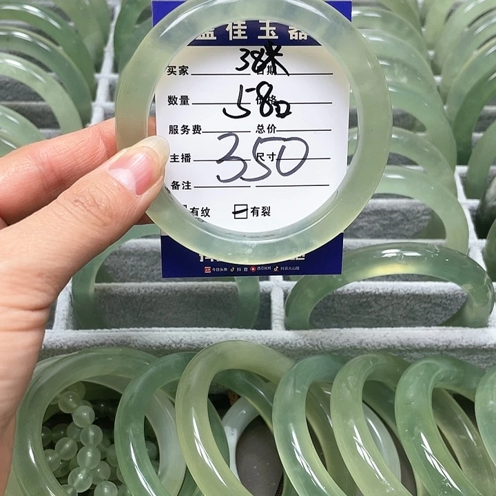 蛇纹石玉手镯未镶嵌y****o