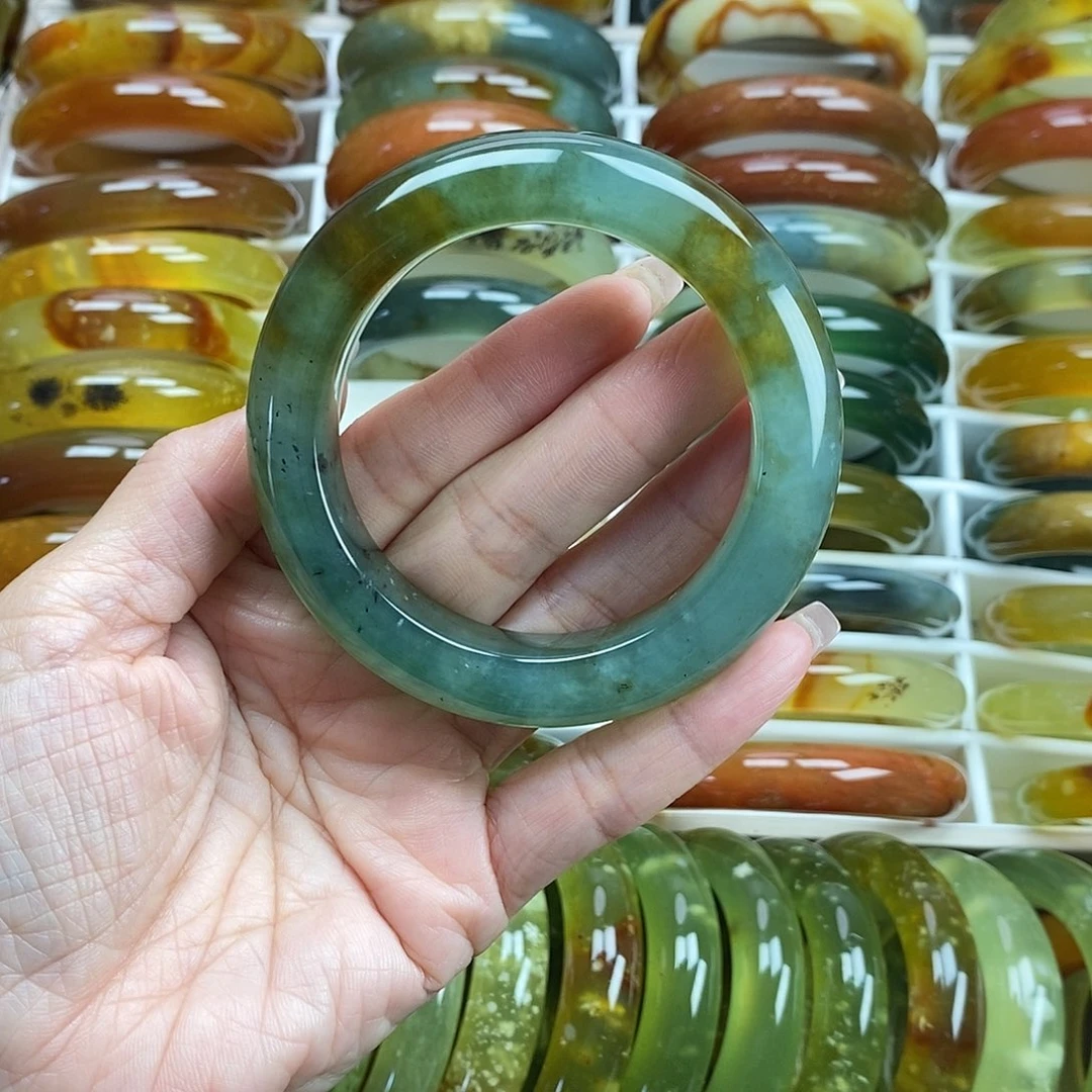 未镶嵌蛇纹石玉手镯吴*姐