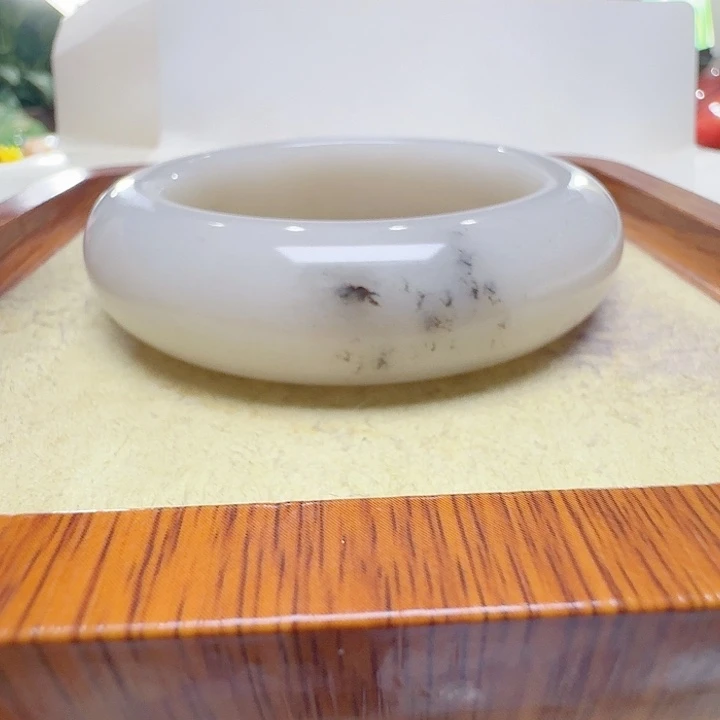 菜***菜石英质玉未镶嵌手镯