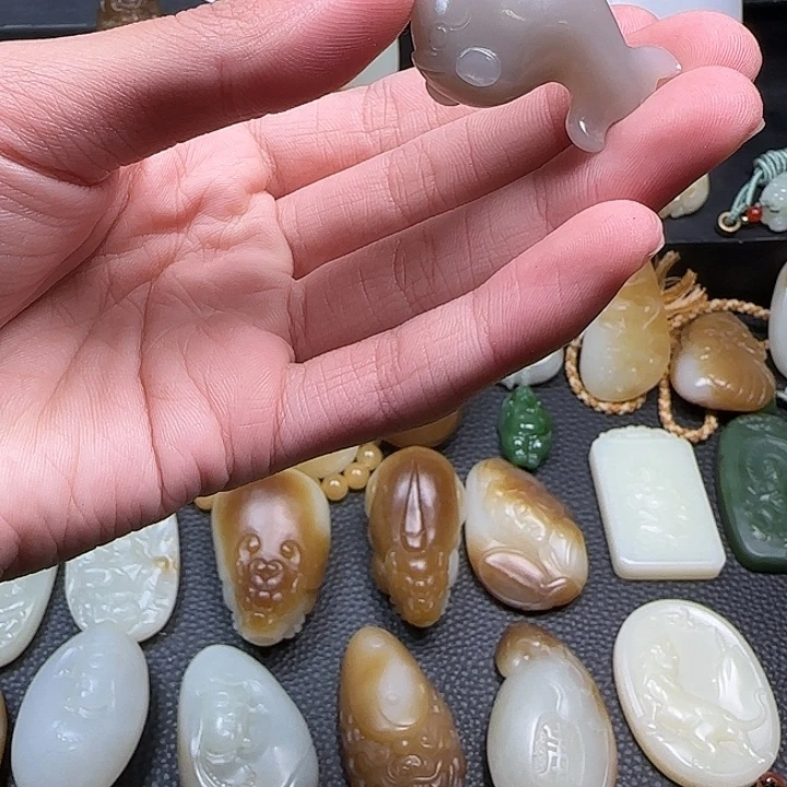 和田玉未镶嵌颈饰