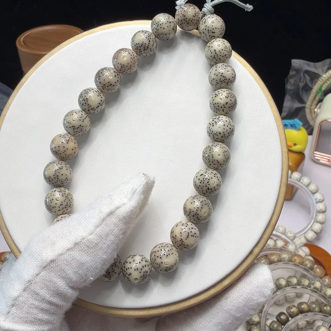 星月菩提吊坠手持