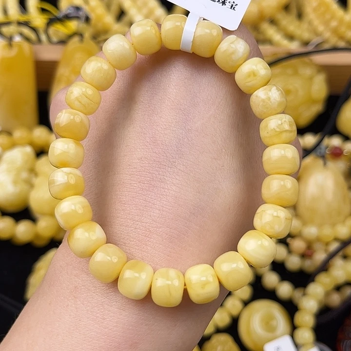 琥珀未镶嵌颈饰琥珀，有瑕