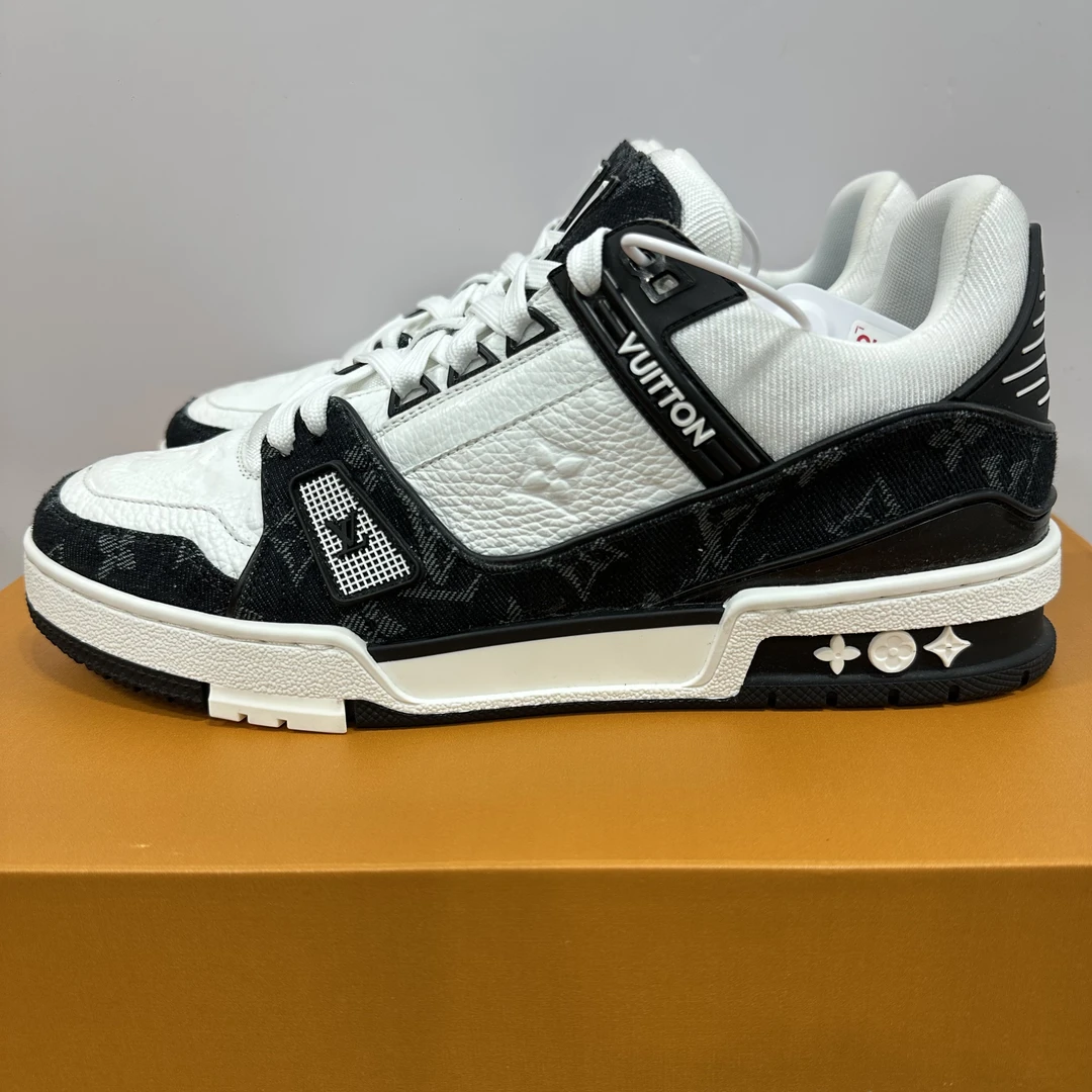 未使用 LouisVuitton/路易威登 试穿41码 trainer 黑白牛仔 板鞋