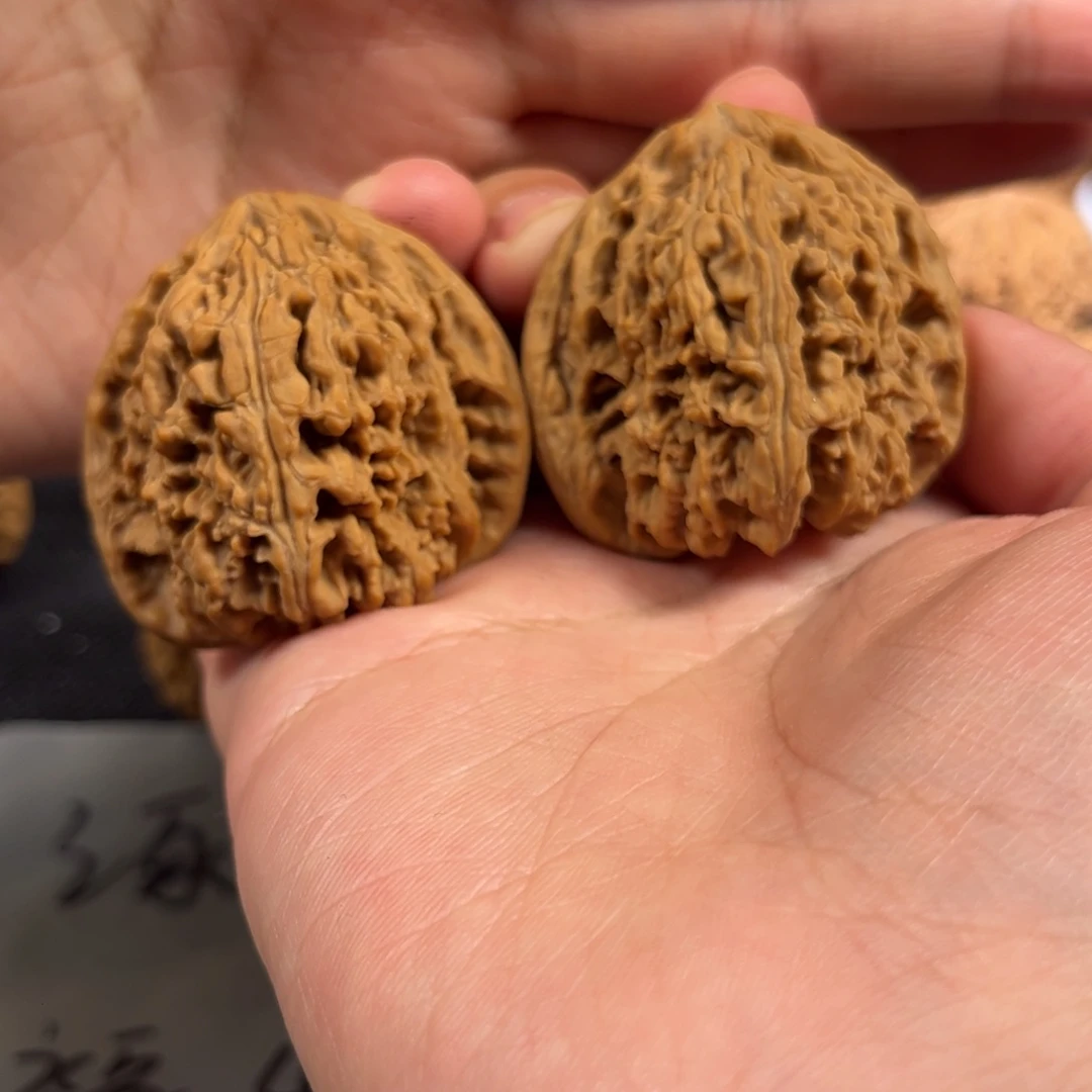 文玩核桃吊坠不**理核桃