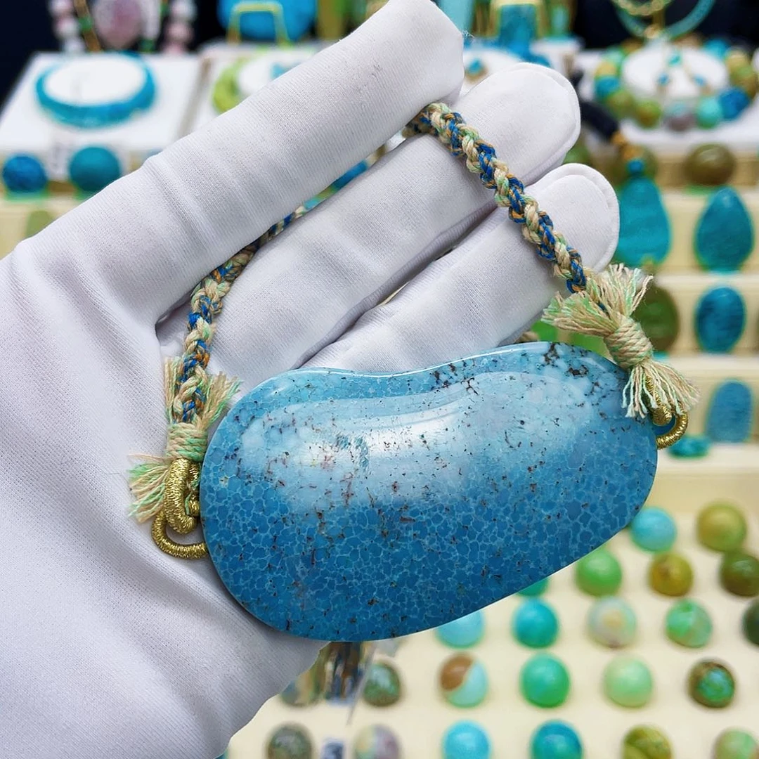 绿松石未镶嵌颈饰