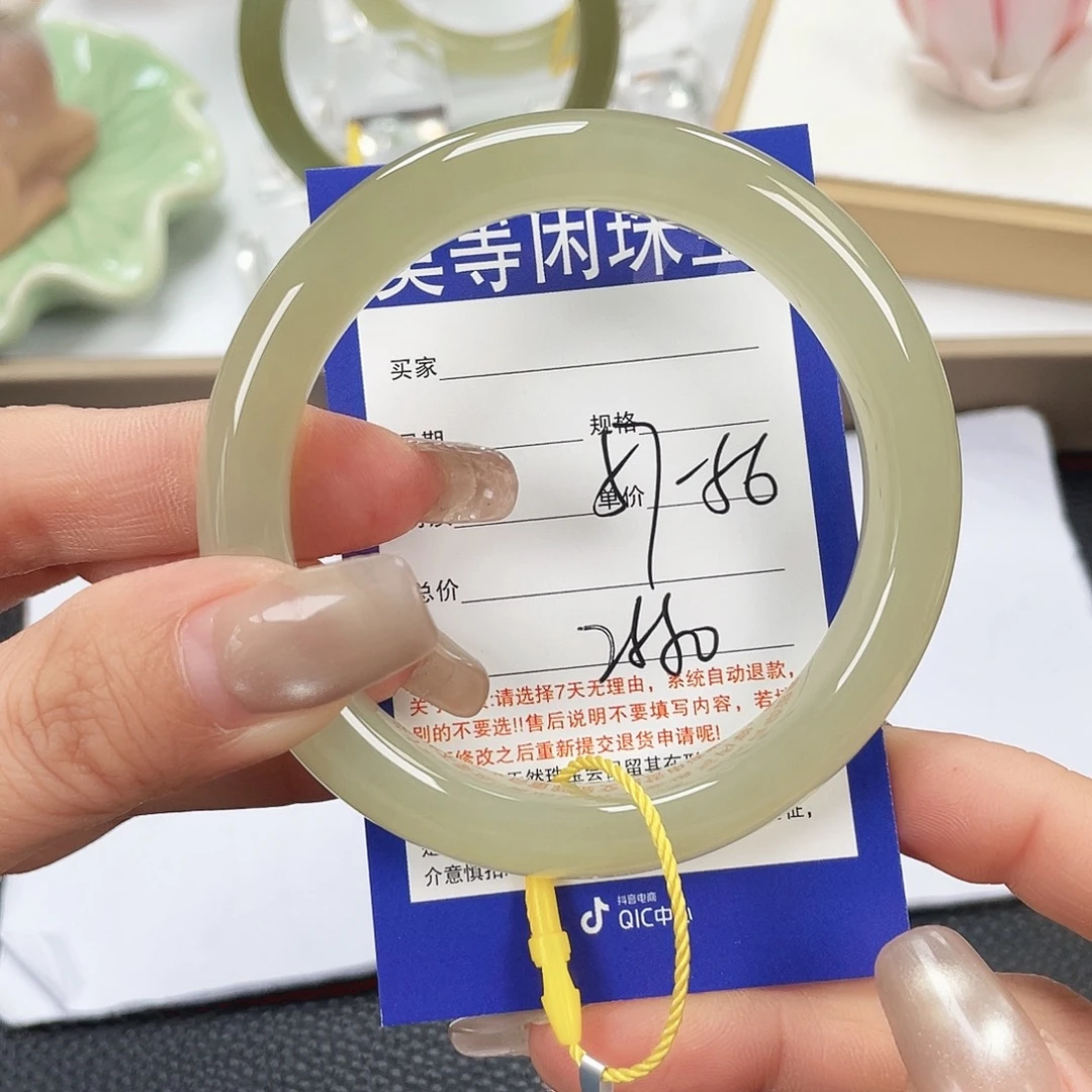 和田玉未镶嵌手镯