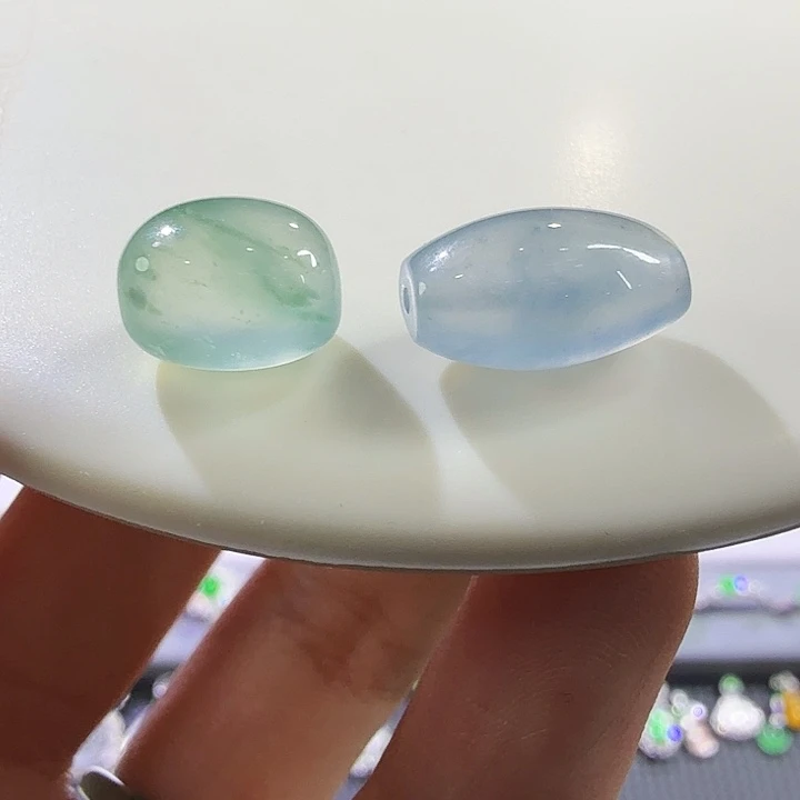 翡翠未镶嵌颈饰二选一