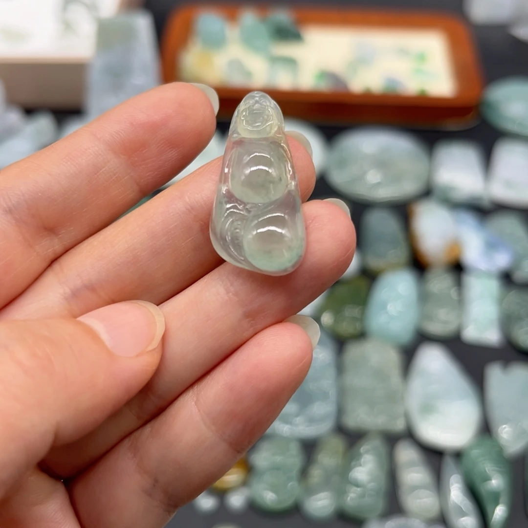 翡翠未镶嵌颈饰逍遥佛