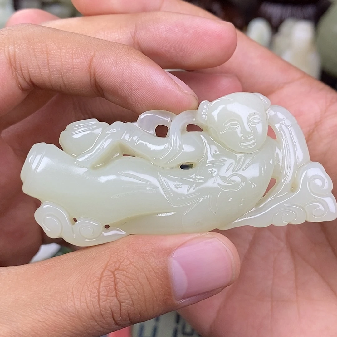 和田玉未镶嵌把件