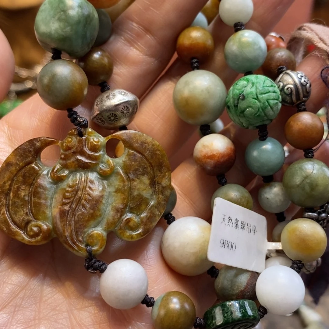 翡翠吊坠(赠链)未镶嵌