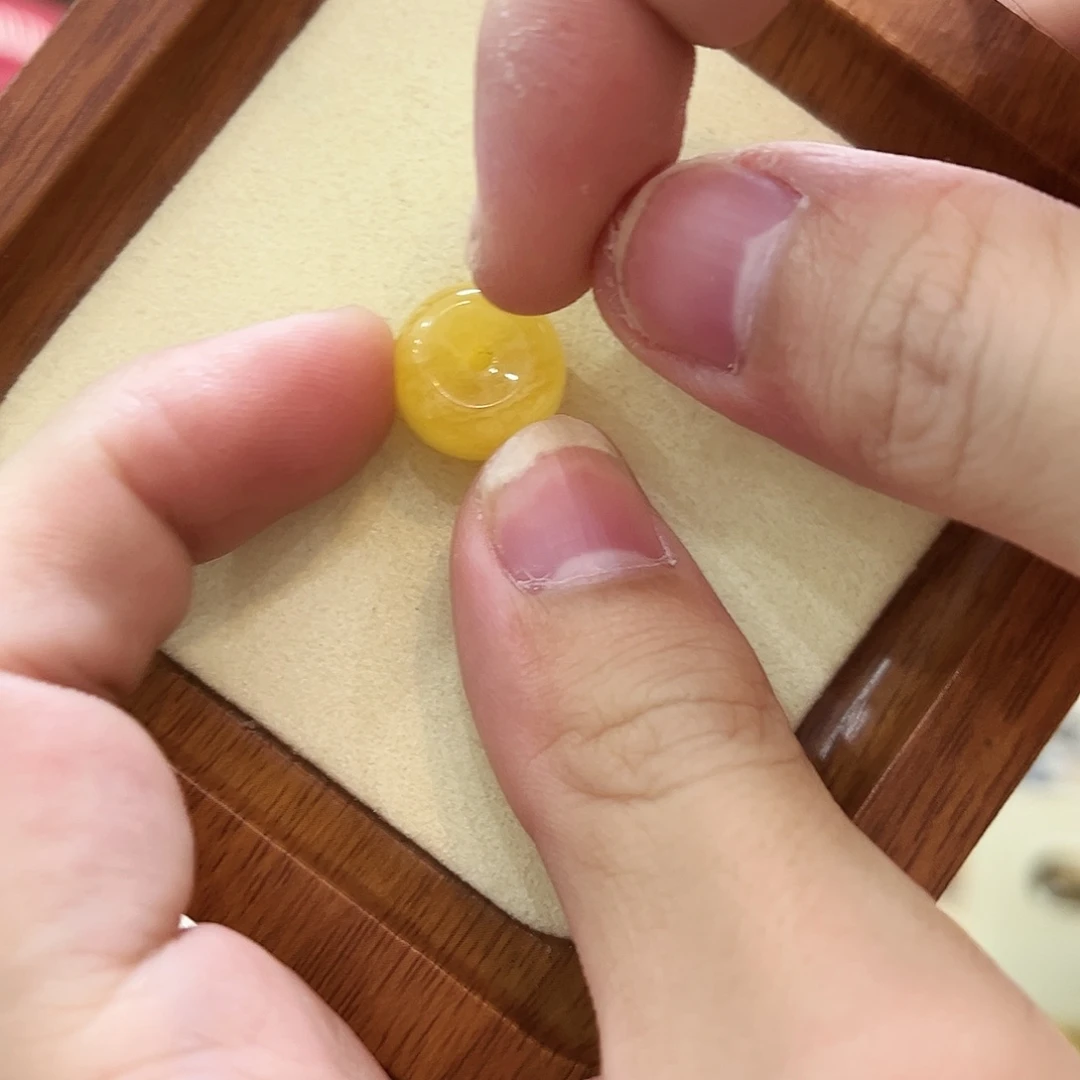 蜜蜡未镶嵌珠宝奇石