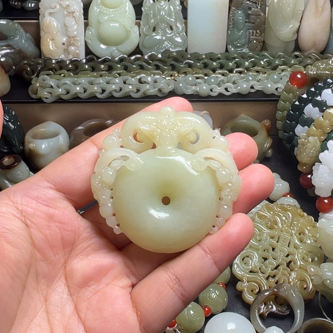 王***喜和田玉（糖玉）未镶嵌颈饰