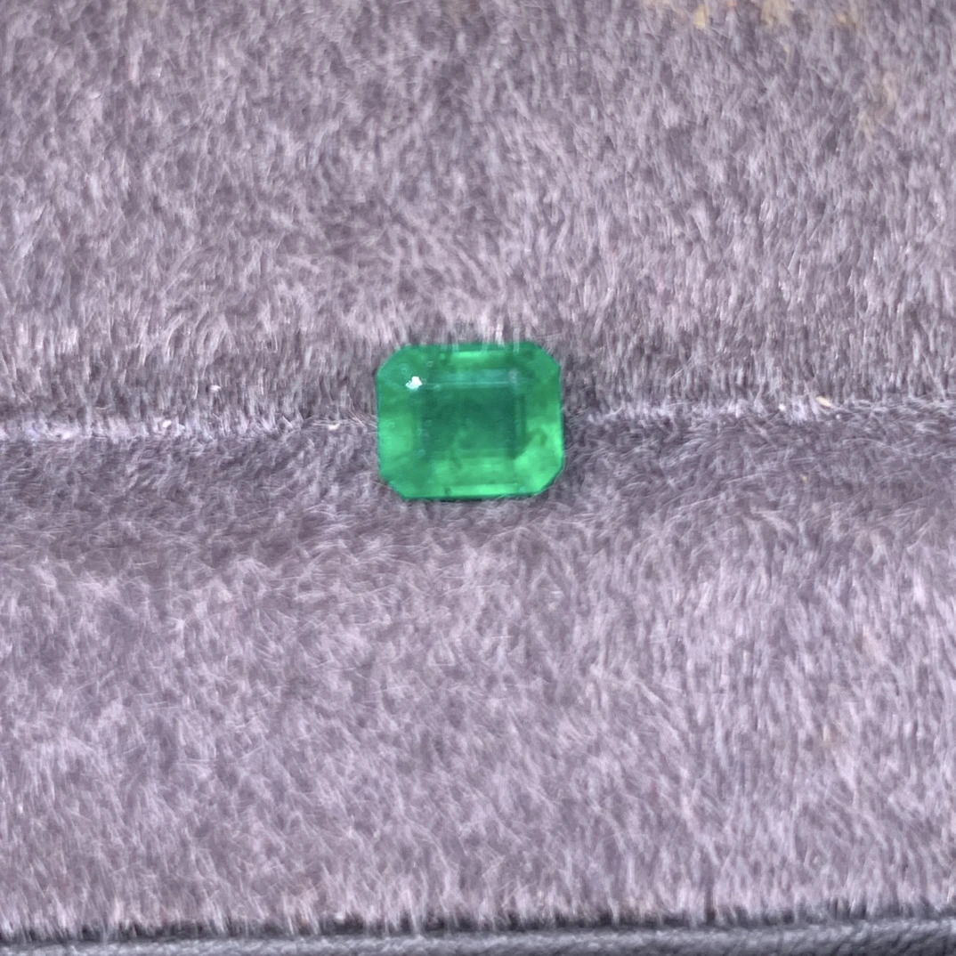 H20 0.8ct 方形祖母绿