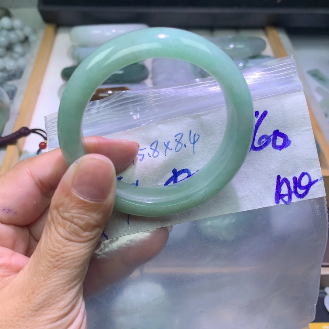 定制翡翠未镶嵌手镯50.6