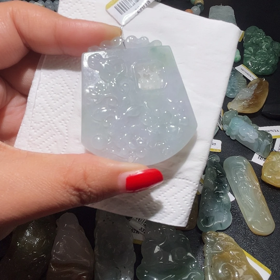 翡翠未镶嵌颈饰吊坠