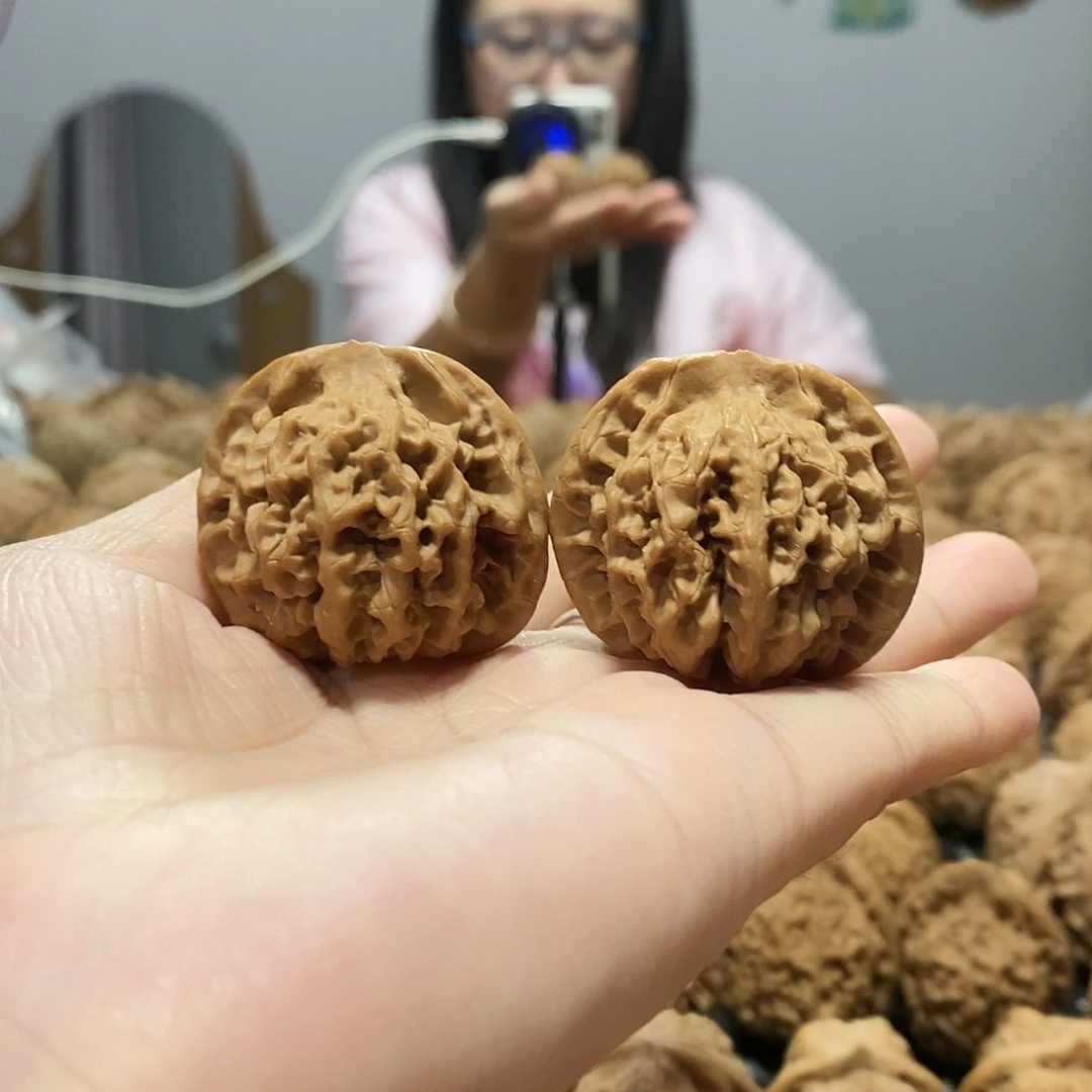 刘***磊吊坠文玩核桃秦闷37+磕