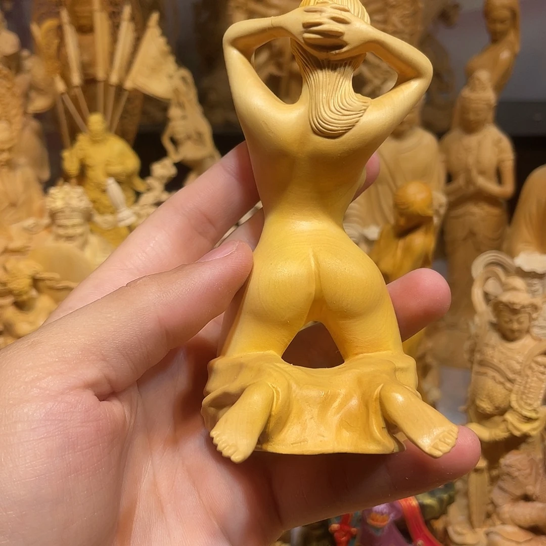 黄杨木黄杨木跪美女