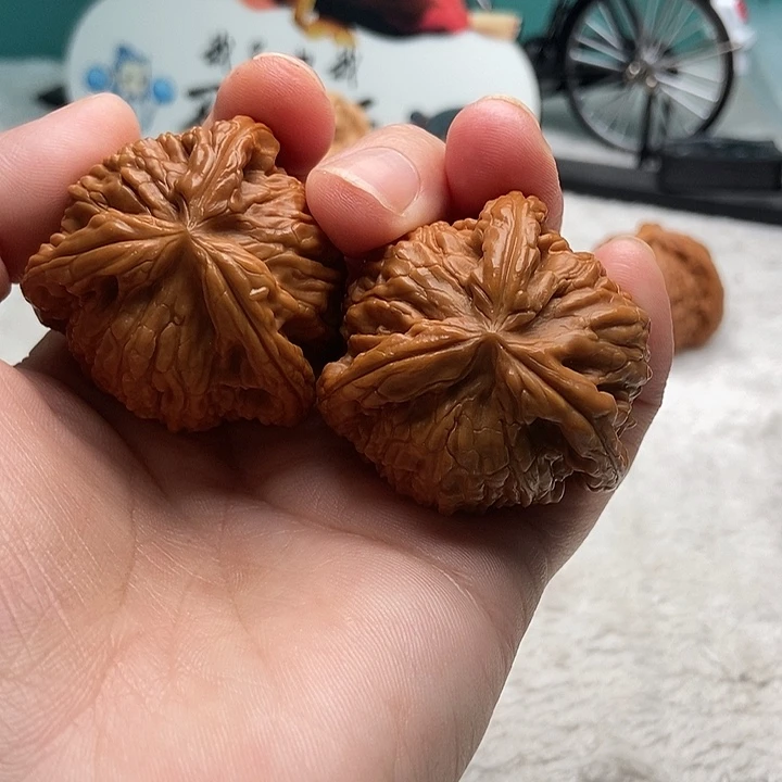 文玩核桃把件石****）三棱