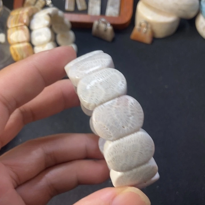未镶嵌手链硅化珊瑚（珊瑚玉）