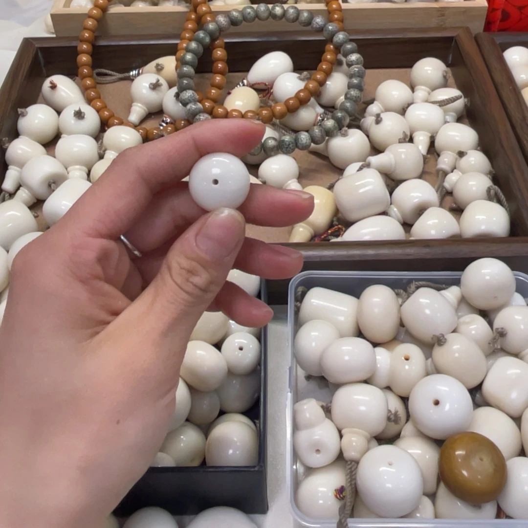 闫***️吊坠菩提根/象牙果