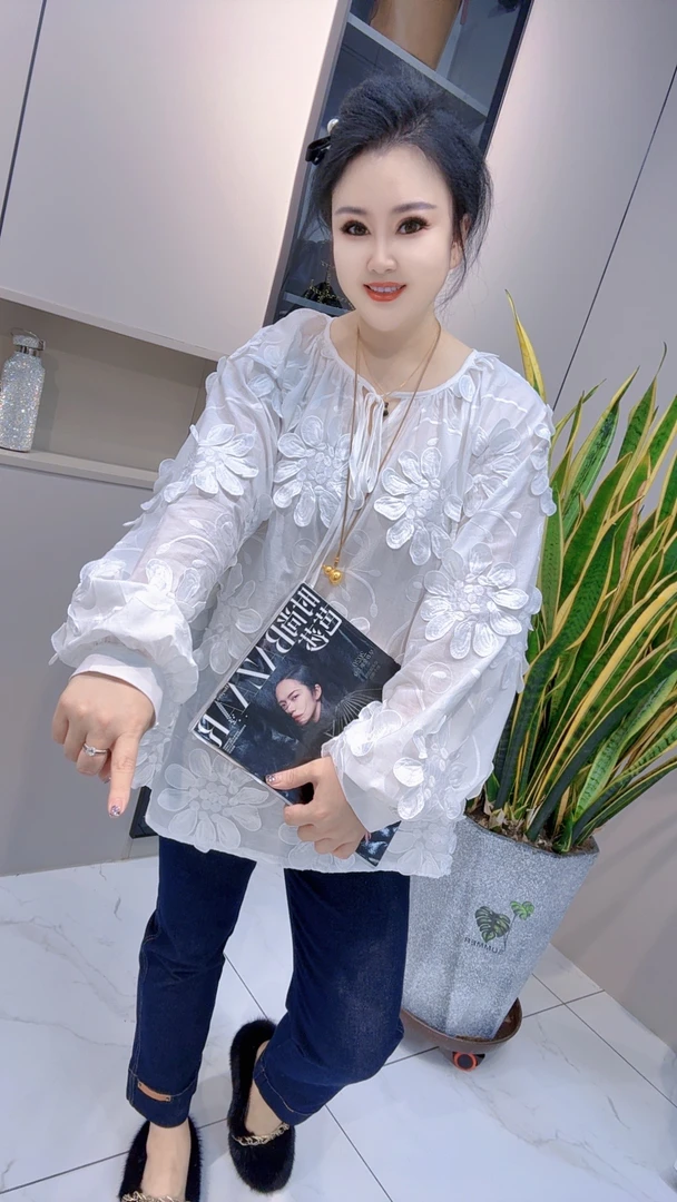 【娟姐精选】98009 （欧若风）春季欧货重工刺绣大花朵花瓣时尚大衫