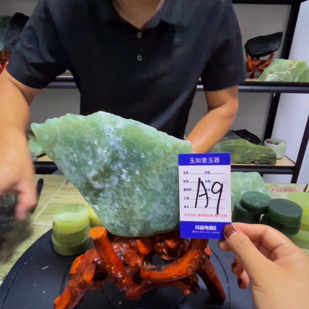 未镶嵌蛇纹石玉原石