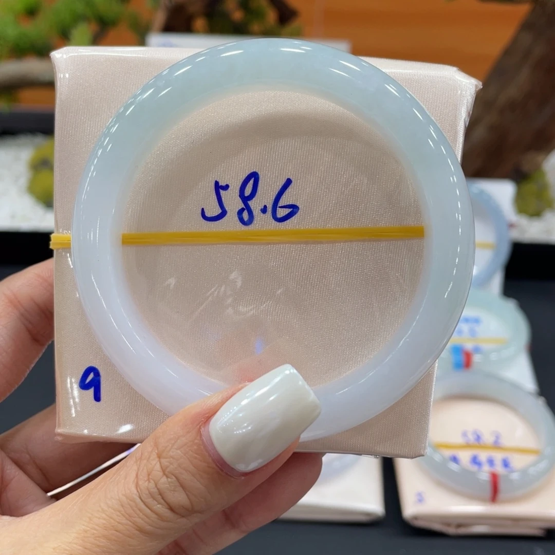 翡翠未镶嵌手镯缅甸翡翠