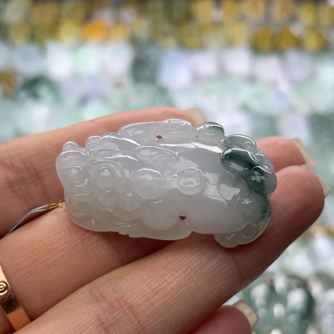 翡翠未镶嵌颈饰貔貅