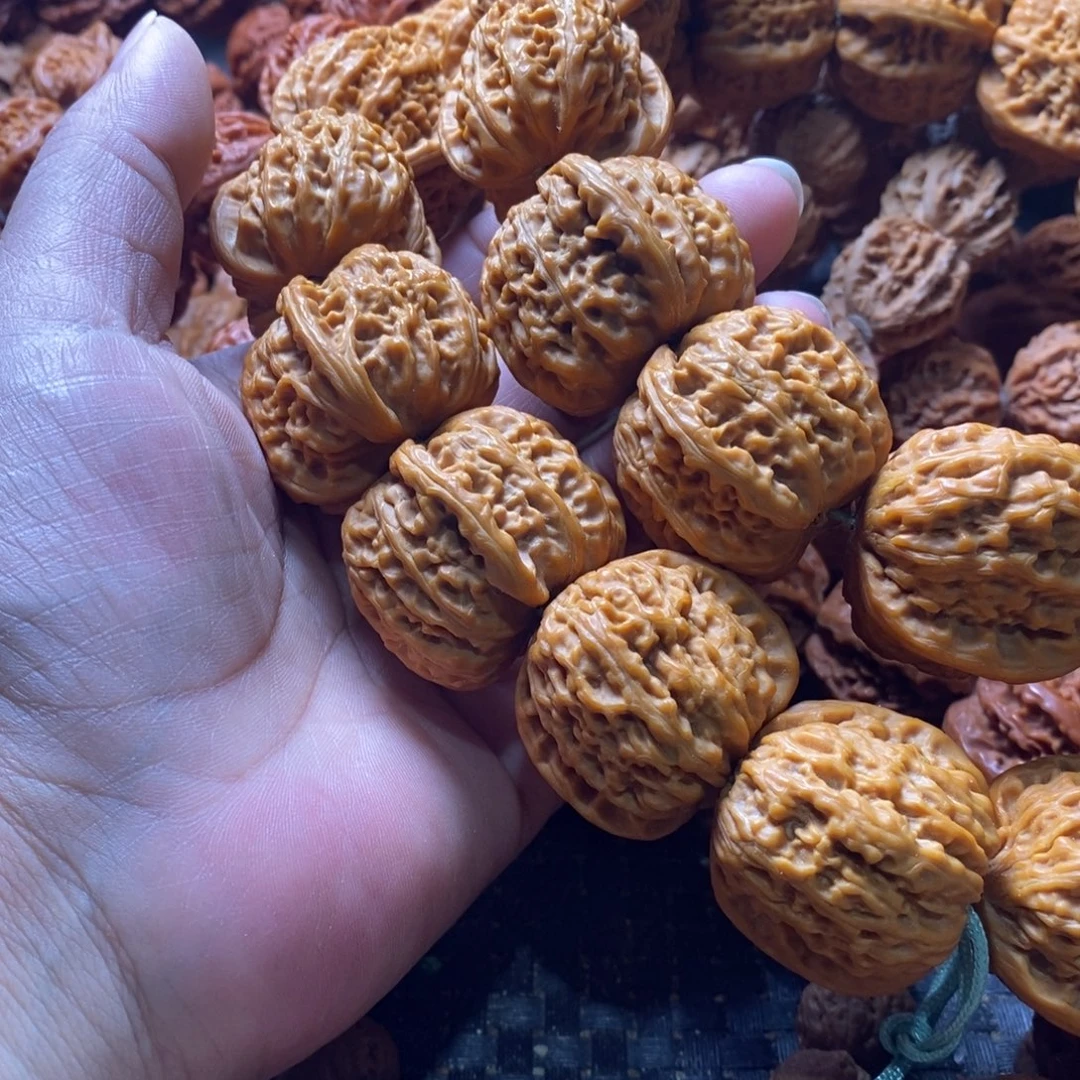 辽***程文玩核桃吊坠白狮子