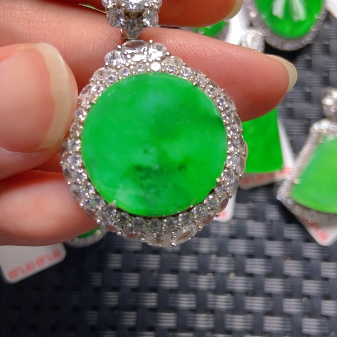 翡翠银S925镶嵌颈饰圆牌吊坠