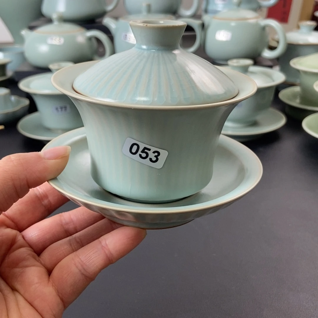 微瑕仿古釉马蹄盖碗