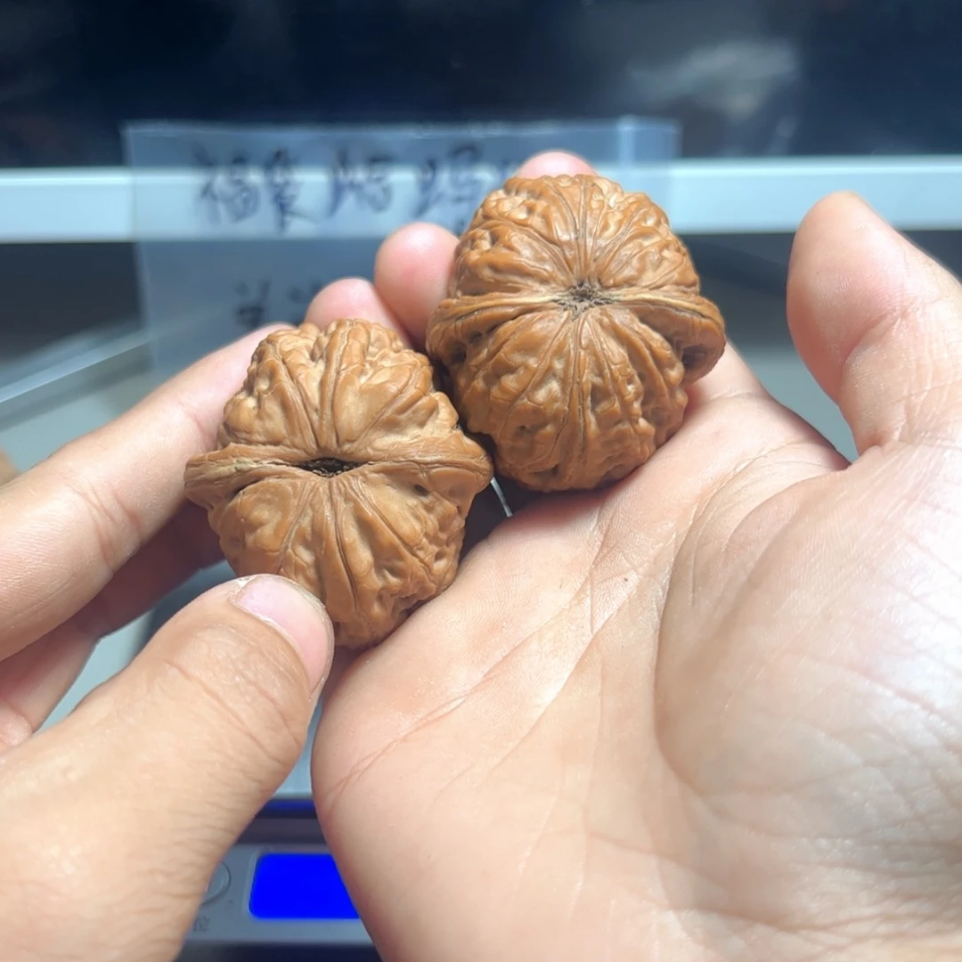 吊坠文玩核桃M****e核桃