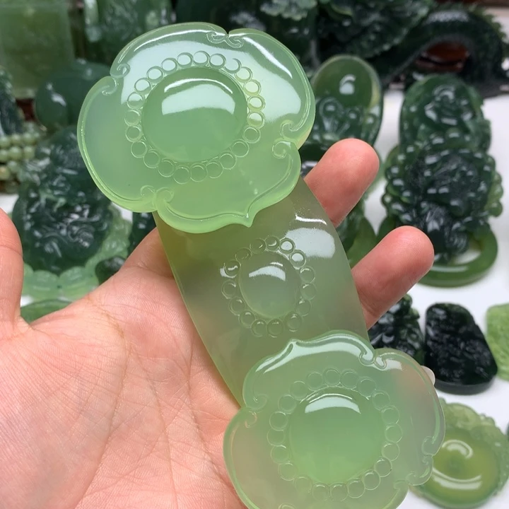 蛇纹石玉未镶嵌颈饰农*