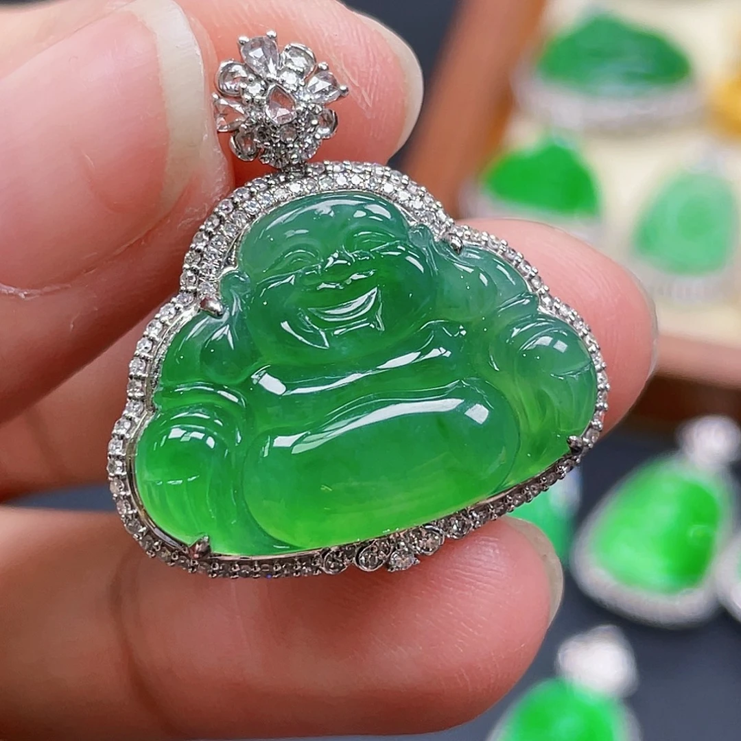 翡翠18K金镶嵌颈饰吊坠