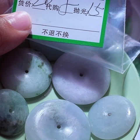 木***人翡翠未镶嵌颈饰缅甸