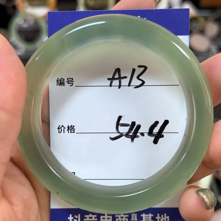 蛇纹石玉未镶嵌手镯微瑕