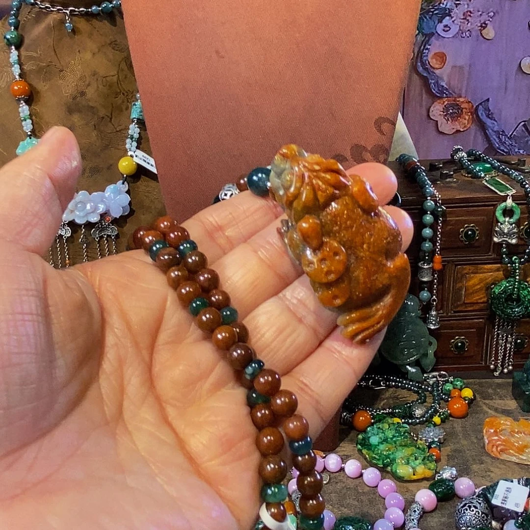 翡翠未镶嵌吊坠(赠链)