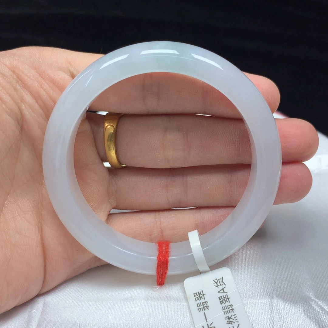 翡翠手镯（圆镯）未镶嵌55.5