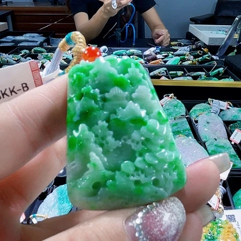 颈饰未镶嵌翡翠一个