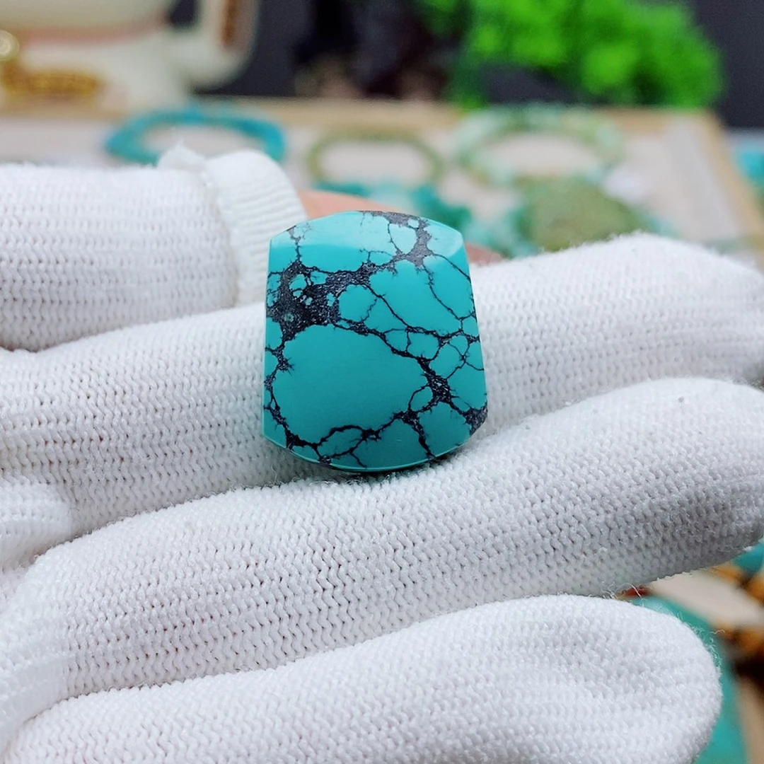 绿松石未镶嵌颈饰