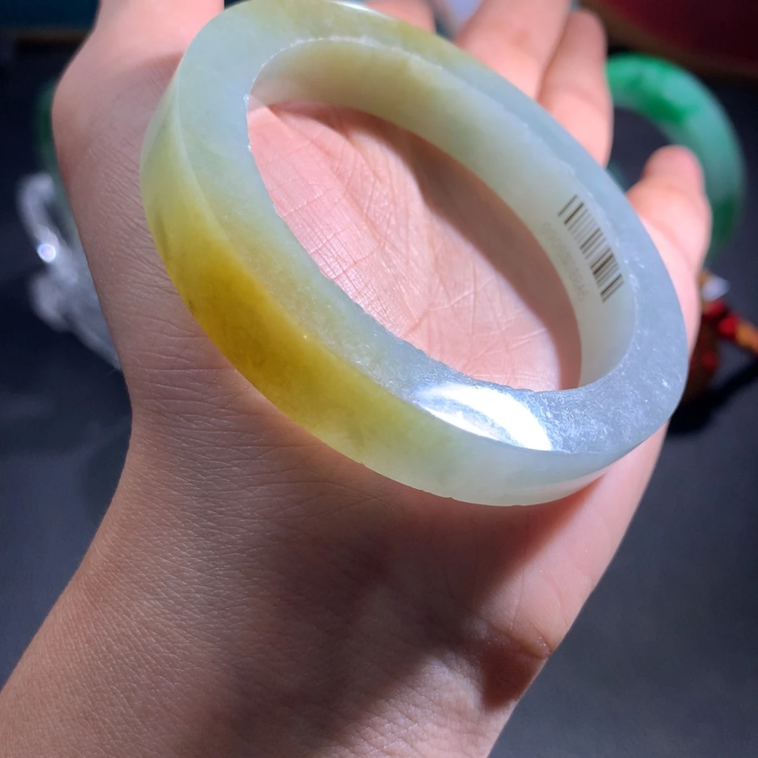 未镶嵌翡翠手镯定制翡翠