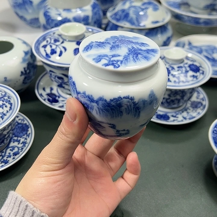 微瑕柴窑工笔山水醒茶罐