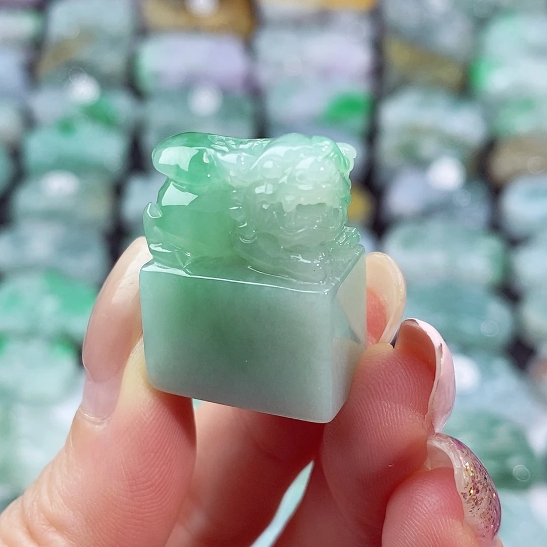 颈饰未镶嵌翡翠天然