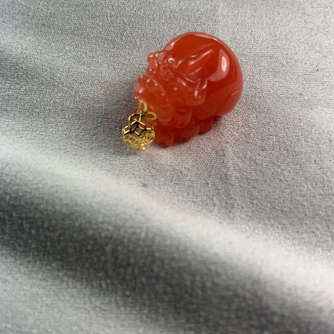 南红玛瑙貔貅吊坠18K金镶嵌