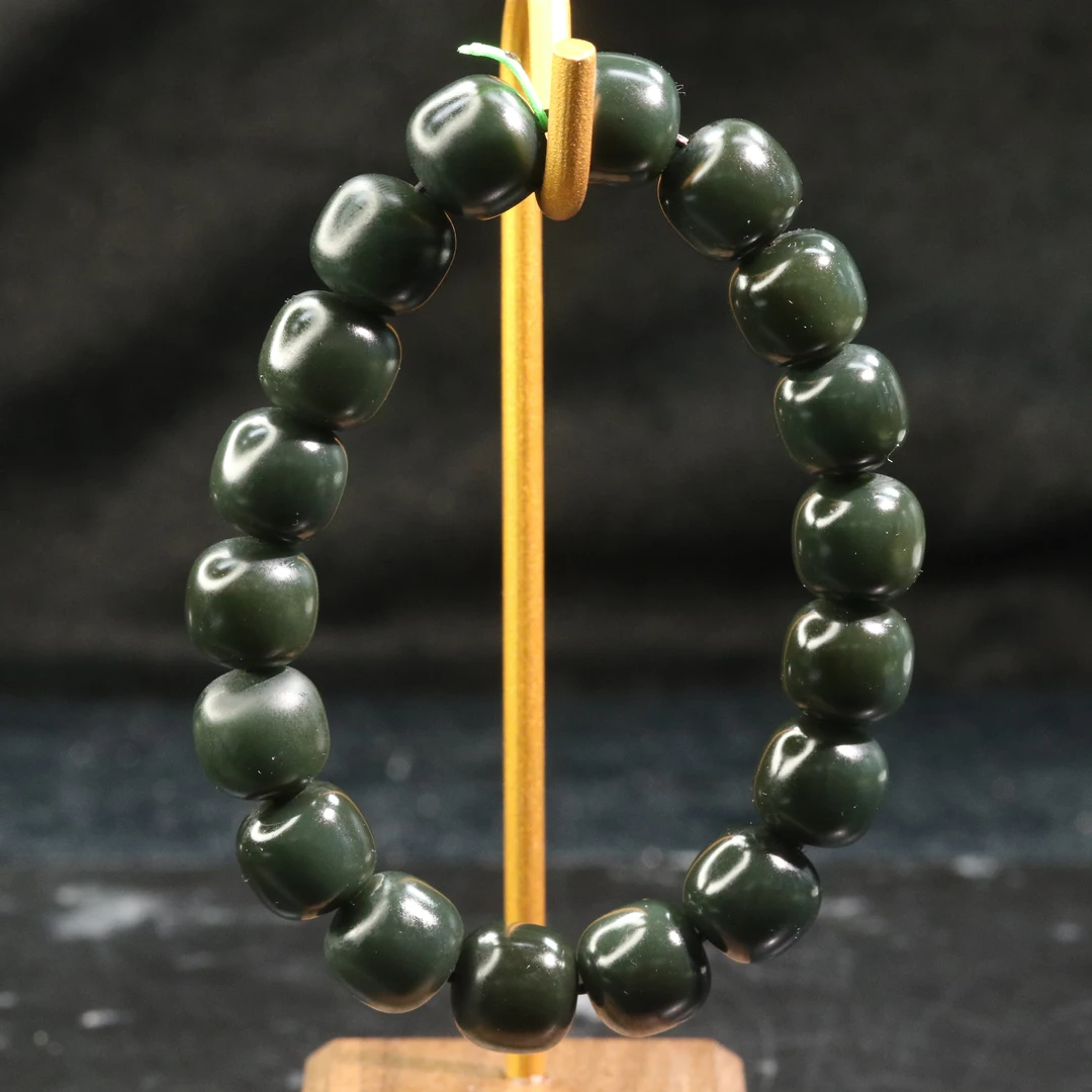 45和田玉手串/000229保利厦门拍卖