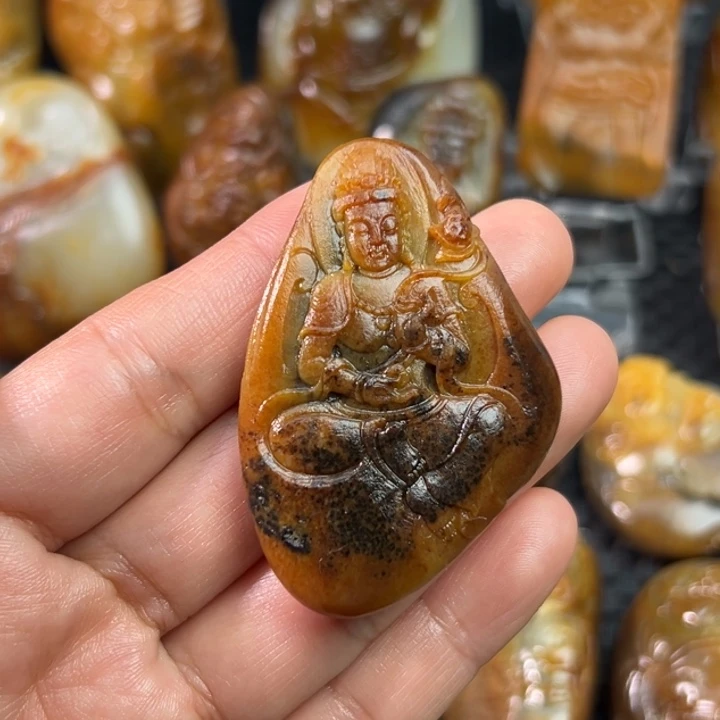 没***？和田玉未镶嵌挂件