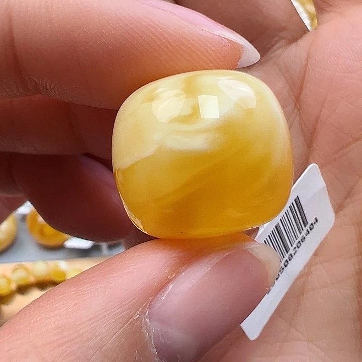 蜜蜡未镶嵌珠宝奇石