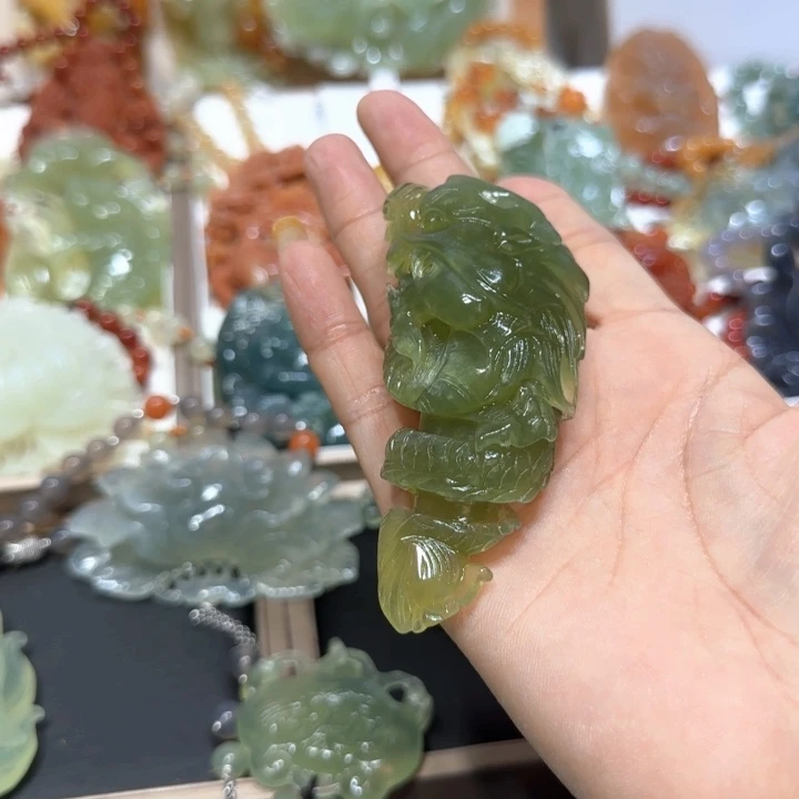 未镶嵌蛇纹石玉吊坠Z****店